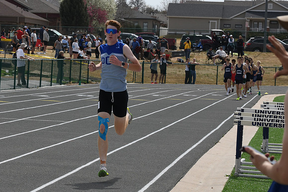 DSC_6623-1 - 1600 meters - lap two...