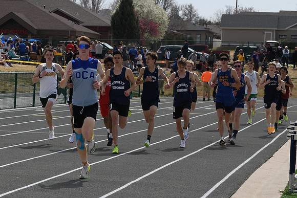 DSC_6621-1 - 1600 meters - lap one...