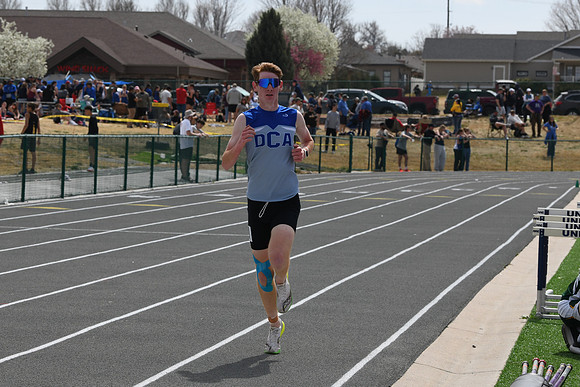 DSC_6631-1 - 1600 meters - lap four...